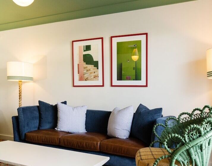 جناح مزوَّد بشرفة, Palihouse West Hollywood