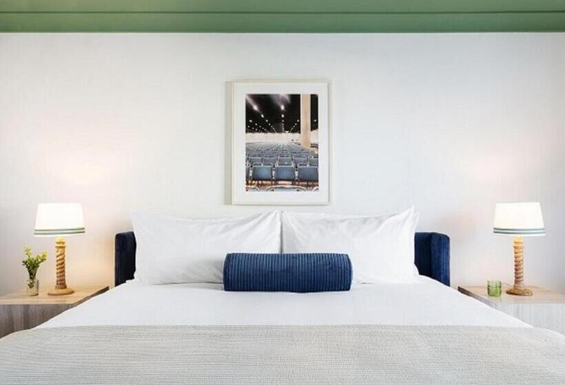 جناح مزوَّد بشرفة, Palihouse West Hollywood