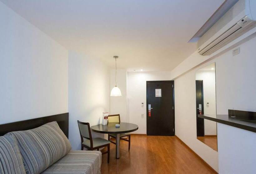 جناح, Urquiza Apart Hotel & Suites