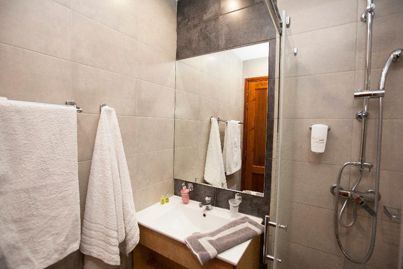 스탠다드 스튜디오, John & Mary S Studios