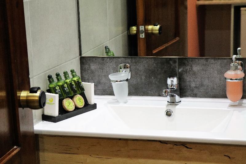 스탠다드 스튜디오, John & Mary S Studios