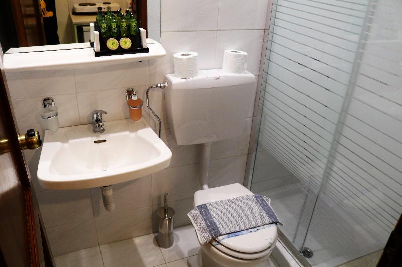 스탠다드 스튜디오, John & Mary S Studios