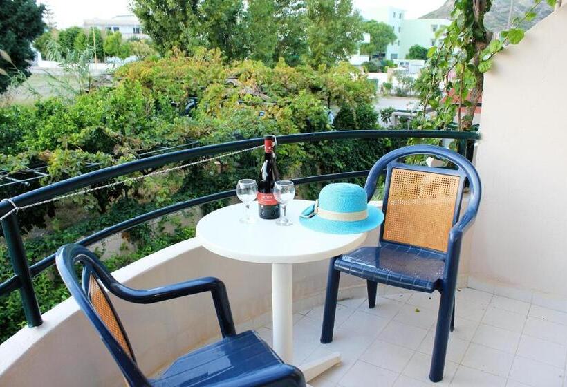 스탠다드 스튜디오, John & Mary S Studios