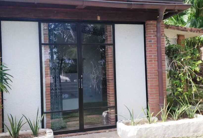 اتاق اکونومی, Amihan Home