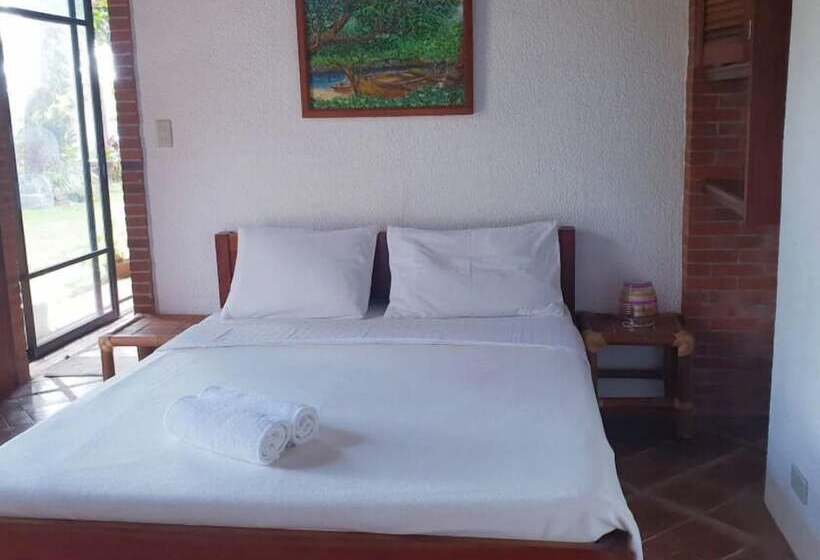 اتاق اکونومی, Amihan Home