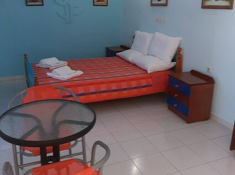 اتاق راحتی, Medusa Studios