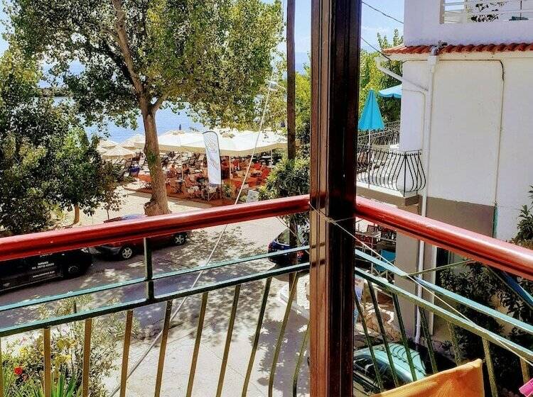 اتاق خانوادگی, Medusa Studios