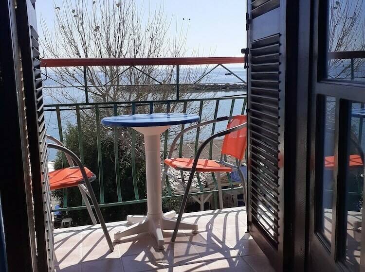 اتاق خانوادگی, Medusa Studios