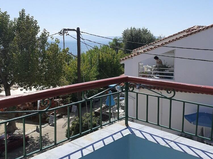 اتاق خانوادگی, Medusa Studios