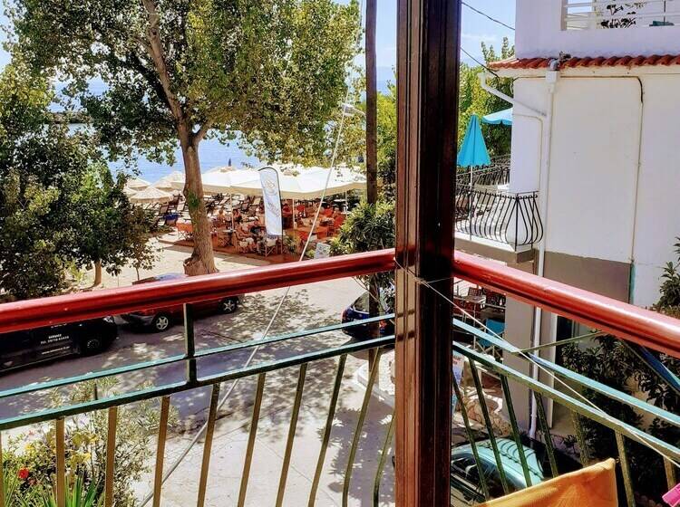 اتاق خانوادگی, Medusa Studios