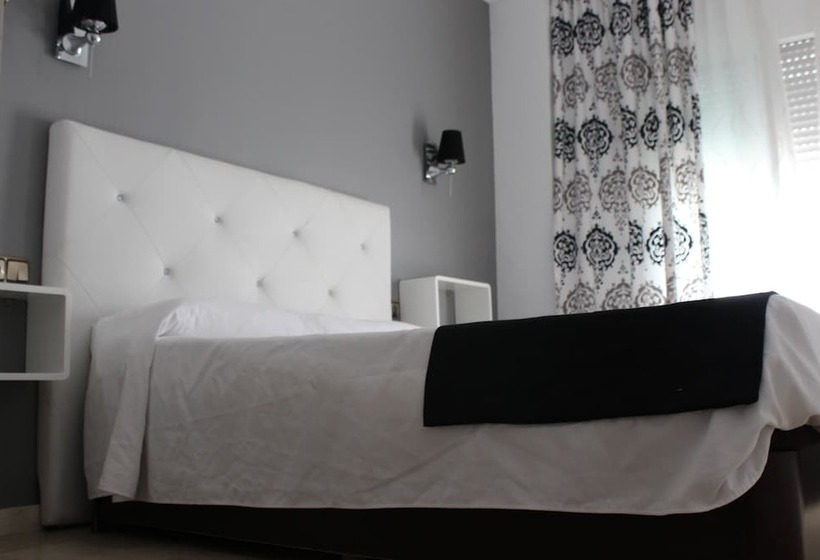 スタンダードルーム, Hostal Abril Nerja