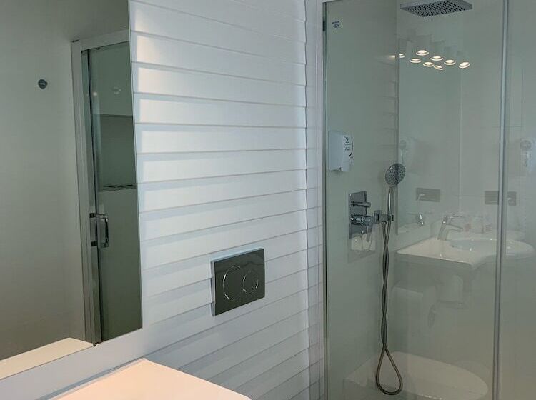 חדר סטנדרט לשלושה, Hostal Abril Nerja