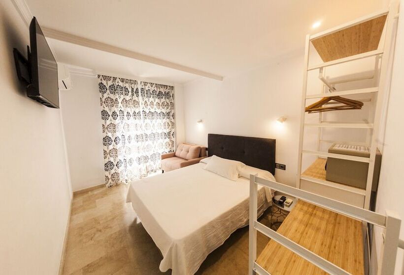 חדר סטנדרט לשלושה, Hostal Abril Nerja