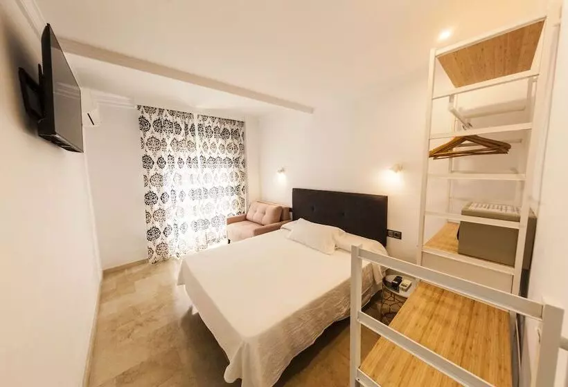 Standard Kolmen Hengen Huone, Hostal Abril Nerja