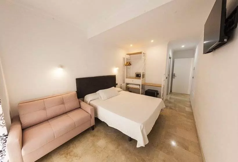 Standard Kolmen Hengen Huone, Hostal Abril Nerja