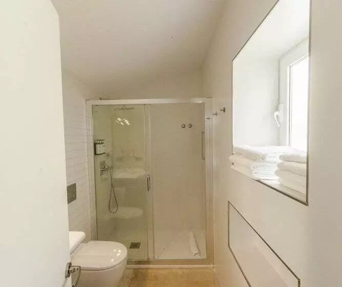 Standard Neljän Hengen Huone, Hostal Abril Nerja
