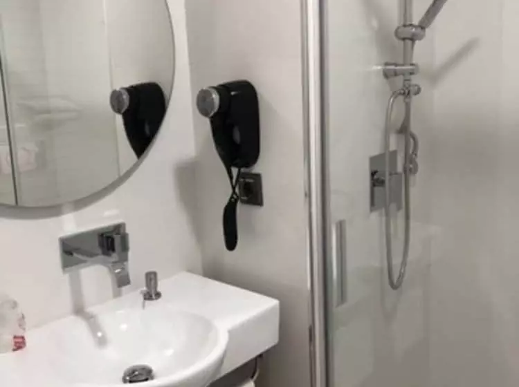 Standard Neljän Hengen Huone, Hostal Abril Nerja