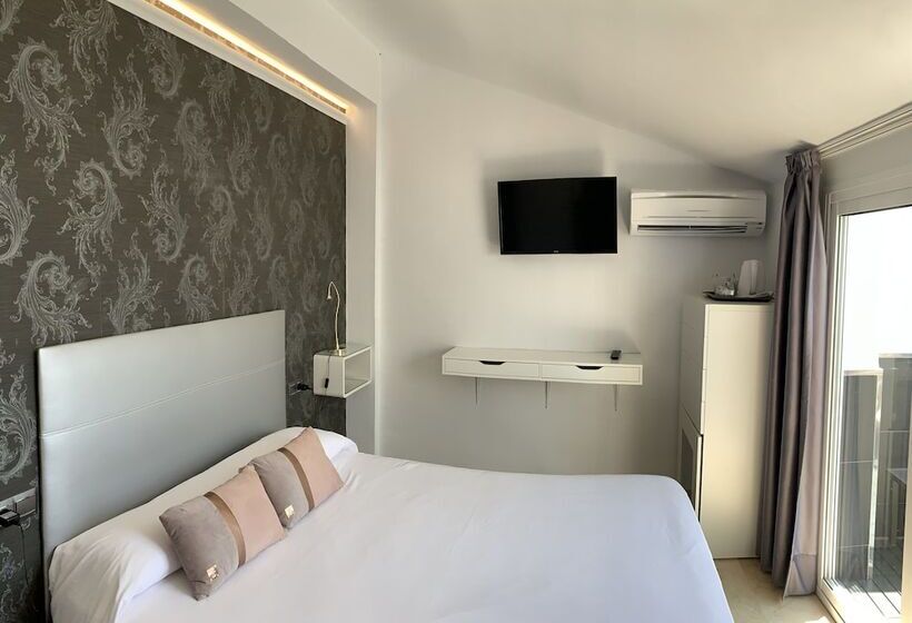 חדר סטנדרט לארבעה, Hostal Abril Nerja