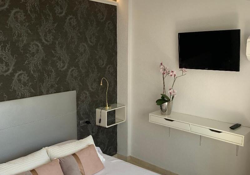 スタンダード４人部屋, Hostal Abril Nerja