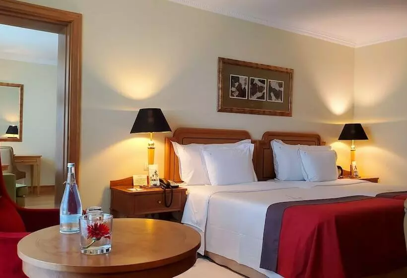 Quarto Familiar Comunicado, Cascais Miragem Health & Spa