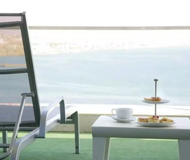 Quarto Familiar Comunicado, Cascais Miragem Health & Spa
