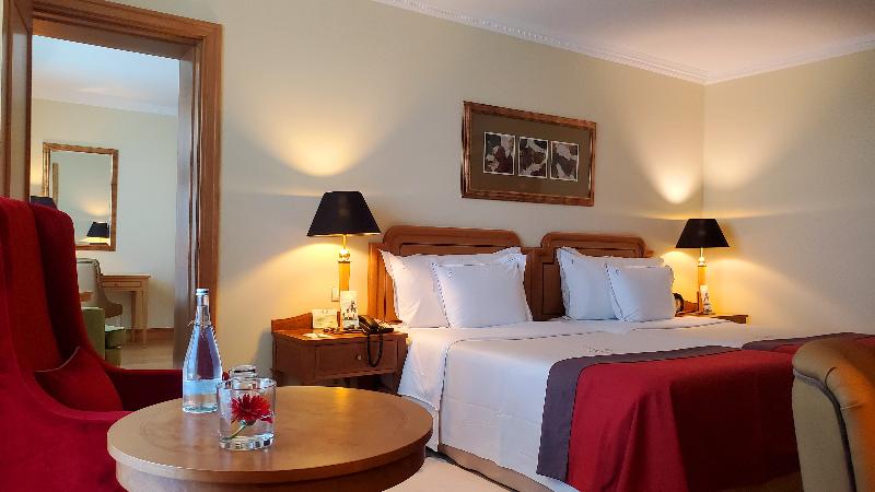 Quarto Familiar Comunicado, Cascais Miragem Health & Spa