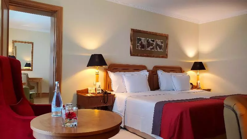 Quarto Familiar Comunicado, Cascais Miragem Health & Spa