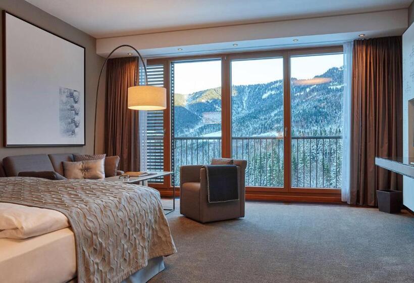 Standardzimmer mit Ausblick, Kempinski Hotel Berchtesgaden