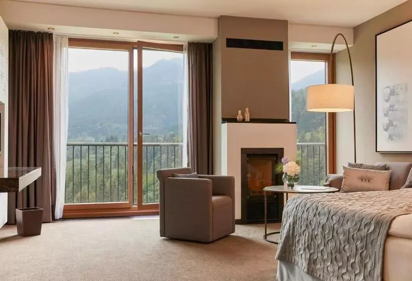 Standardzimmer mit Ausblick, Kempinski Hotel Berchtesgaden