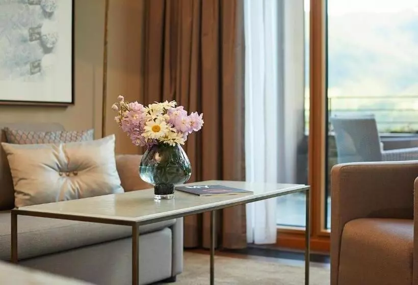 Standardzimmer mit Terrasse, Kempinski Hotel Berchtesgaden