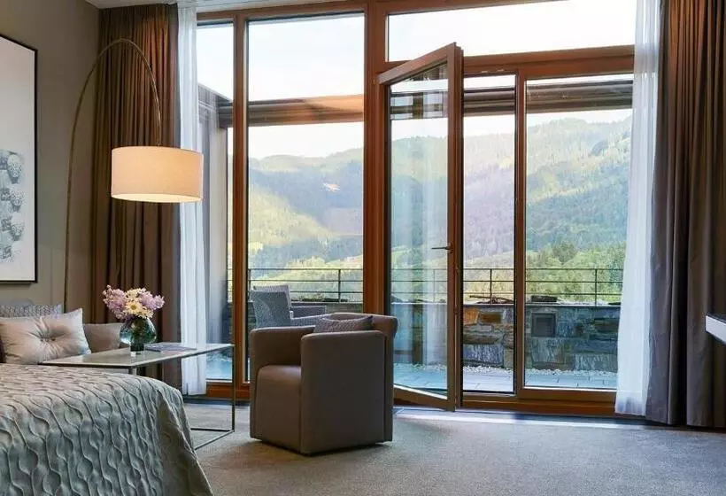 Deluxe Zimmer mit Terrasse, Kempinski Hotel Berchtesgaden