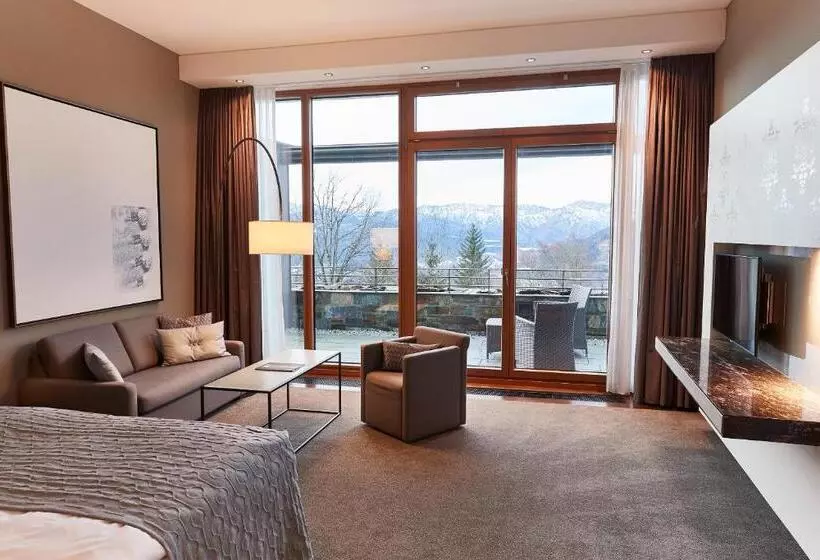 Deluxe Zimmer mit Terrasse, Kempinski Hotel Berchtesgaden