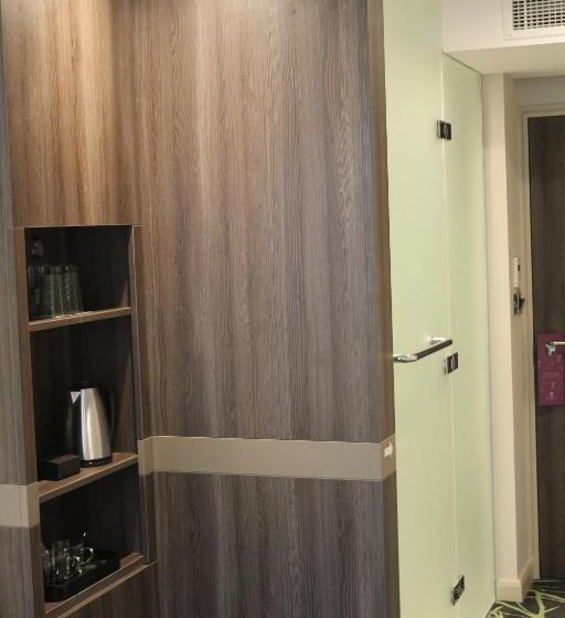 غرفة سوبيريور, Richmond Hill