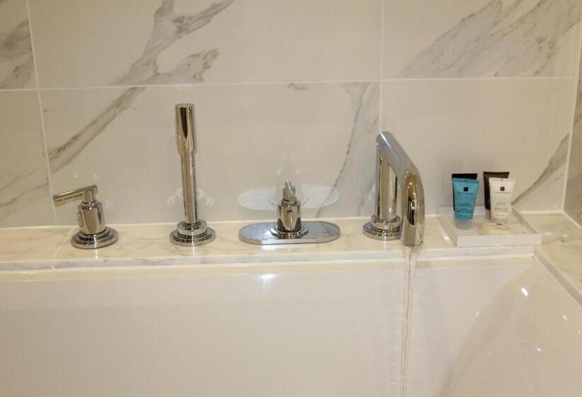 جناح, Richmond Hill