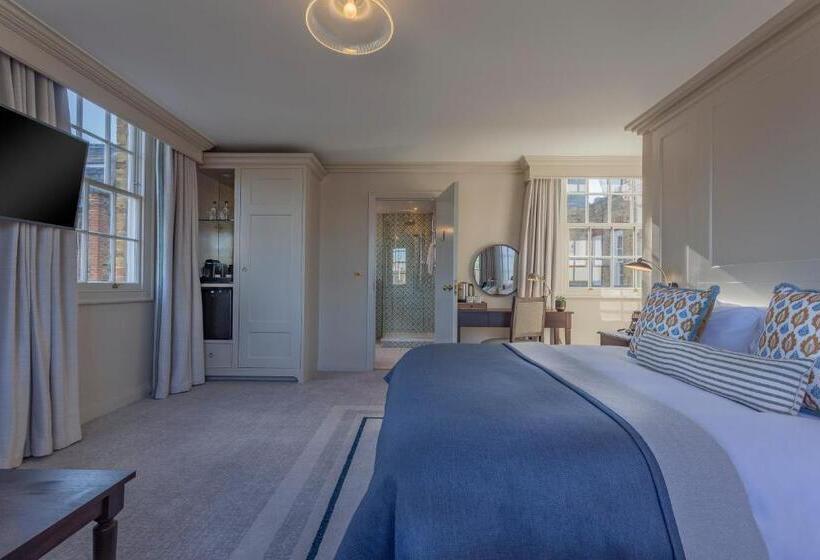 جناح جونيور, Richmond Hill