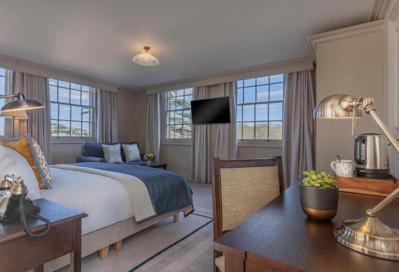 جناح جونيور, Richmond Hill