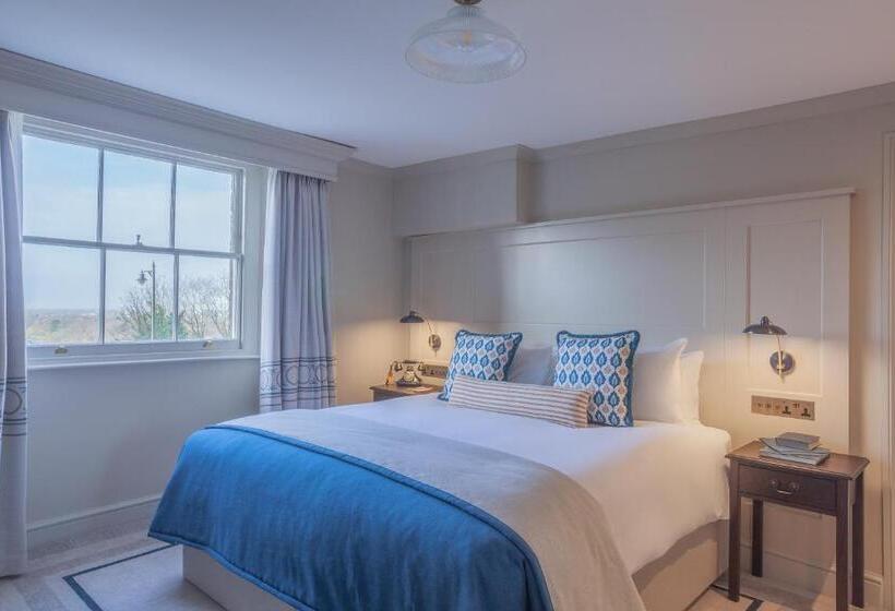 جناح جونيور, Richmond Hill