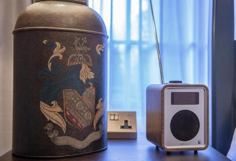 جناح ديلوكس, Richmond Hill