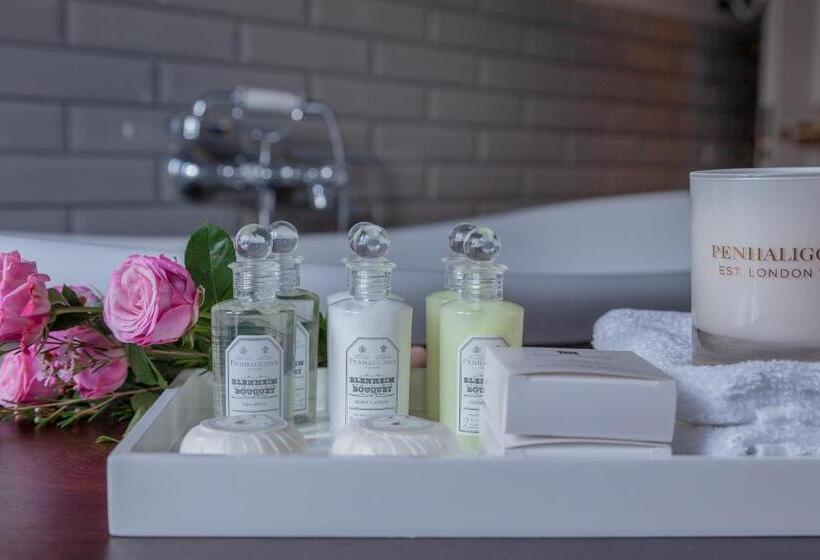 جناح ديلوكس, Richmond Hill