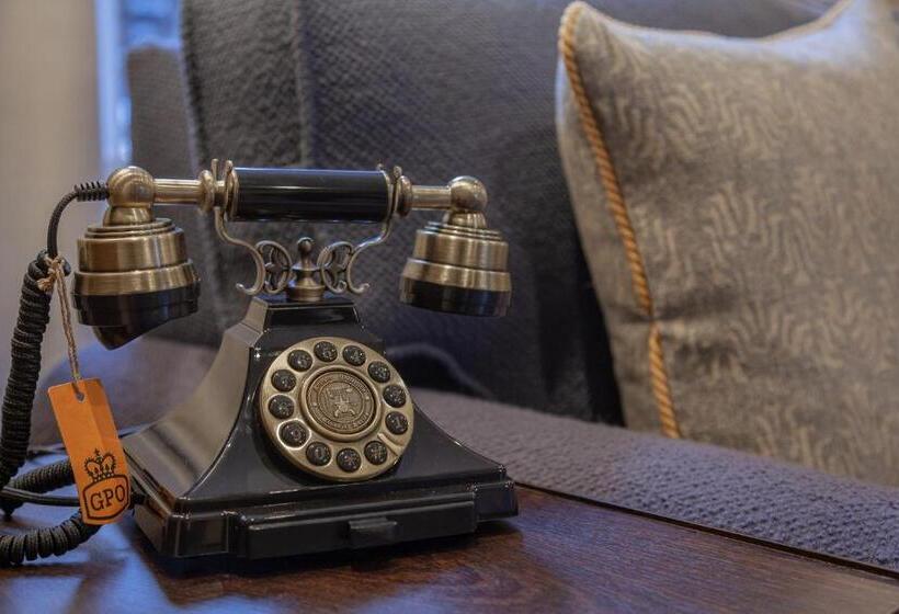 جناح ديلوكس, Richmond Hill