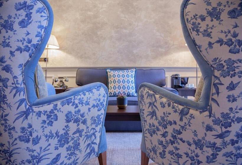 جناح ديلوكس, Richmond Hill