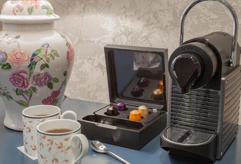 جناح ديلوكس, Richmond Hill