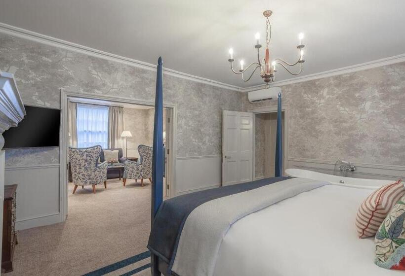 جناح ديلوكس, Richmond Hill