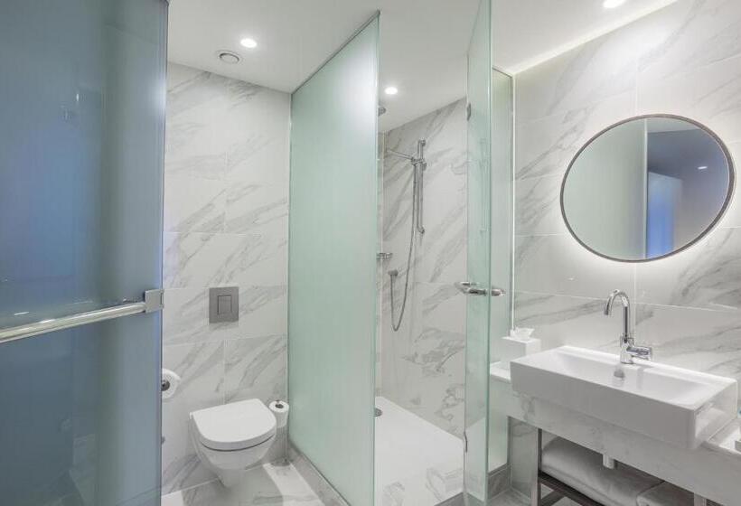 جناح جونيور, Richmond Hill