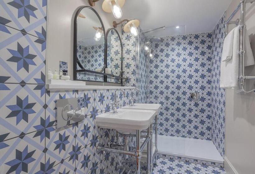 جناح ديلوكس, Richmond Hill