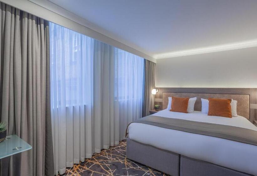 جناح جونيور, Richmond Hill