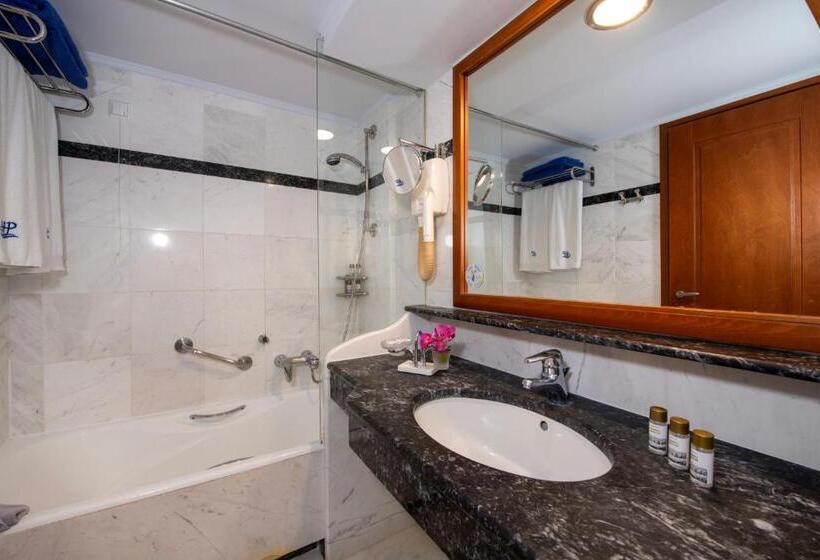 غرفة قياسية إطلالة جانبية علي البحر, Hydramis Palace Beach Resort