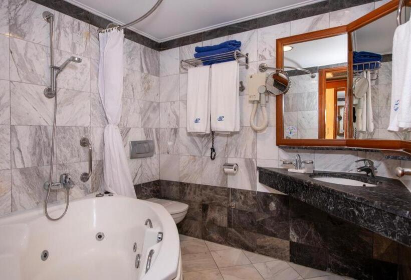 غرفة ديلوكس مزوَّدة بجاكوزي, Hydramis Palace Beach Resort