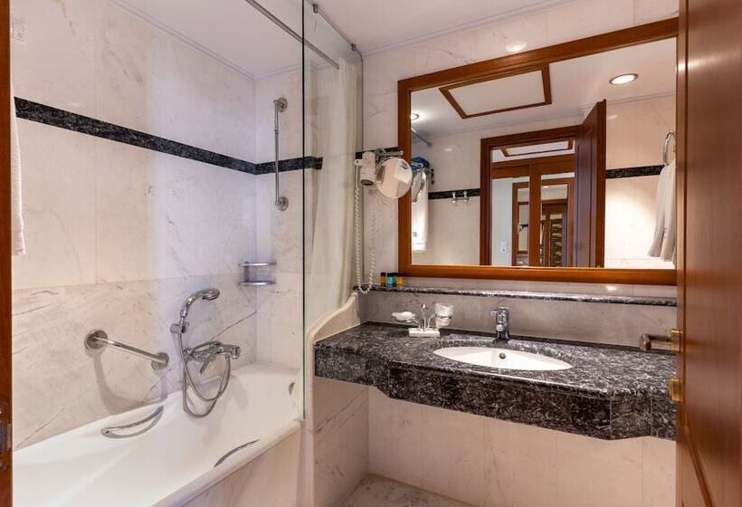 غرفة سوبيريور مطلّة علي البحر, Hydramis Palace Beach Resort