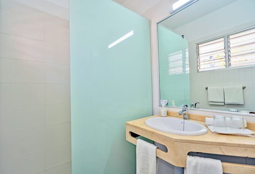 プールビュースタンダードステューディオ, Coral California